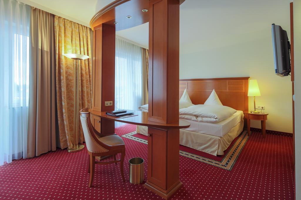 Hotel-Restaurant Kunz Pirmasens Eksteriør billede