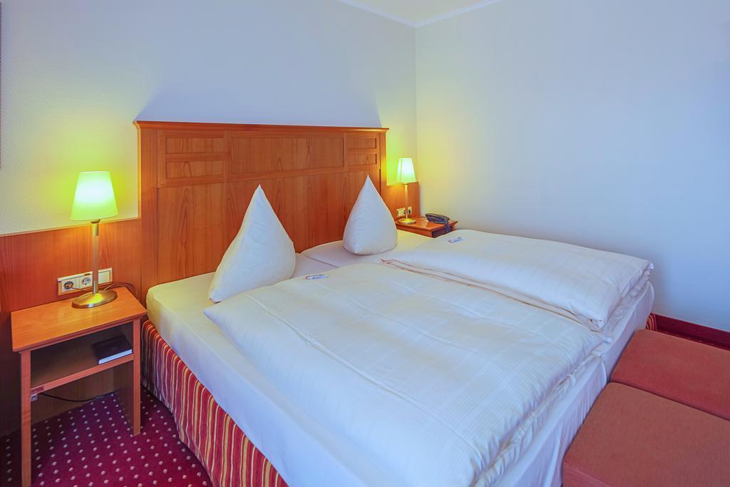 Hotel-Restaurant Kunz Pirmasens Eksteriør billede