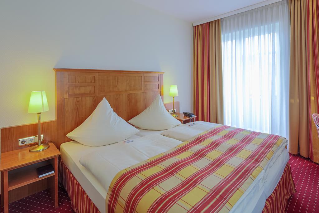Hotel-Restaurant Kunz Pirmasens Eksteriør billede
