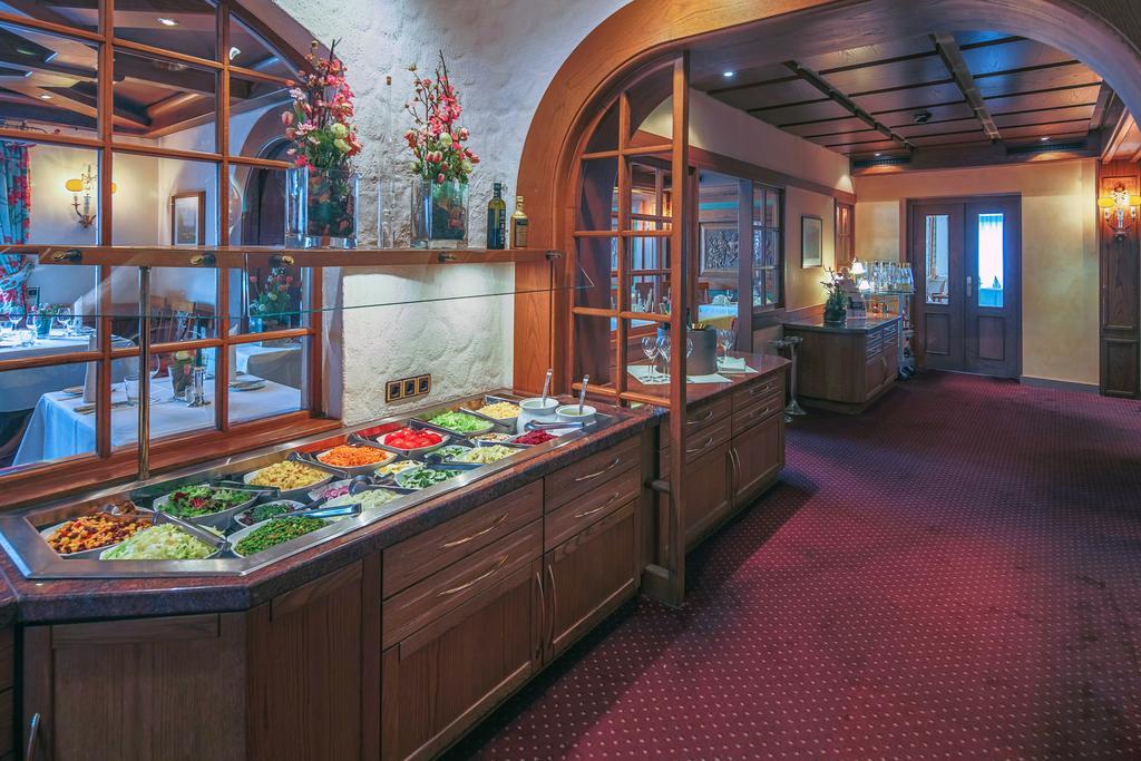Hotel-Restaurant Kunz Pirmasens Eksteriør billede
