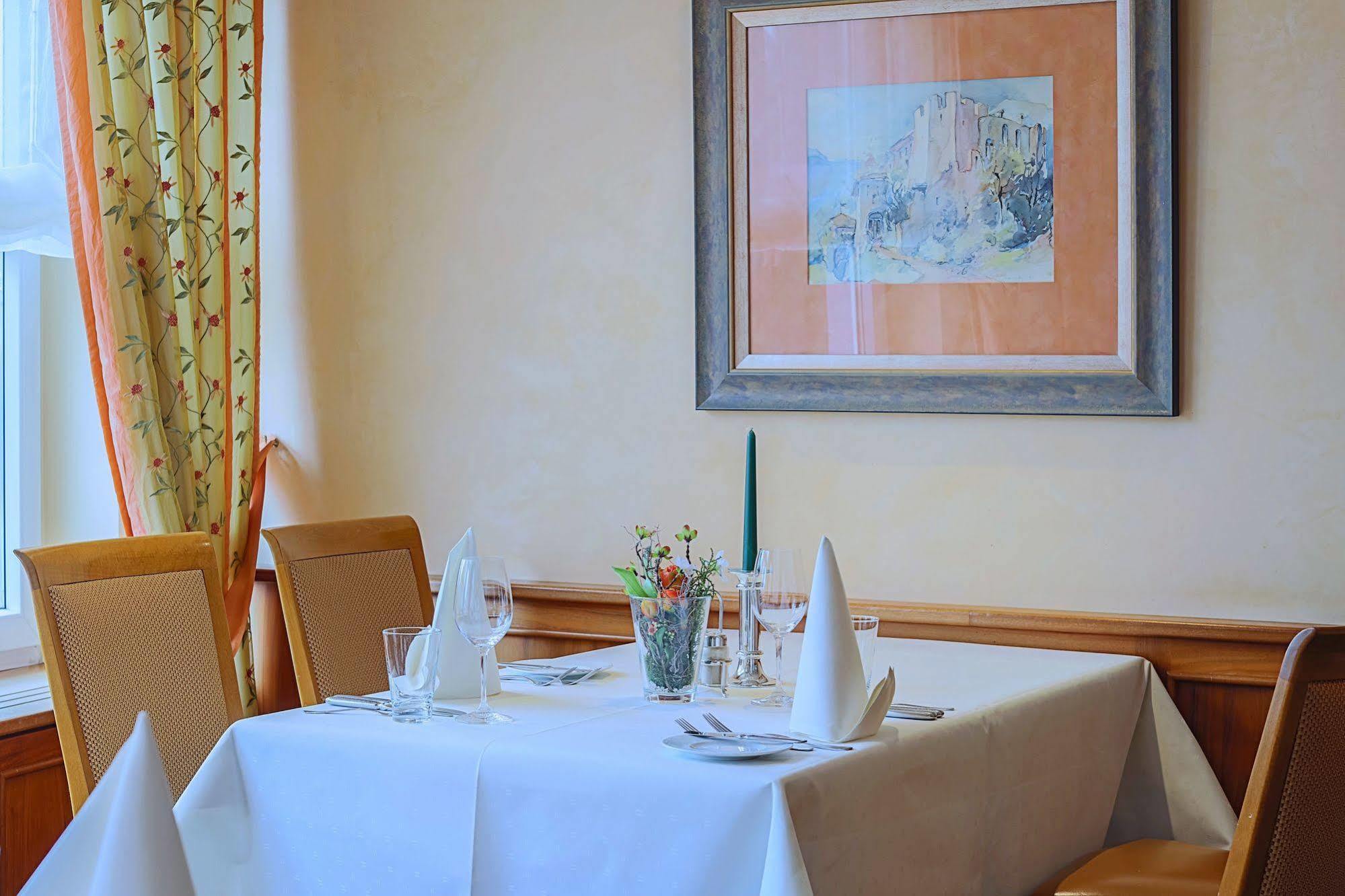 Hotel-Restaurant Kunz Pirmasens Eksteriør billede