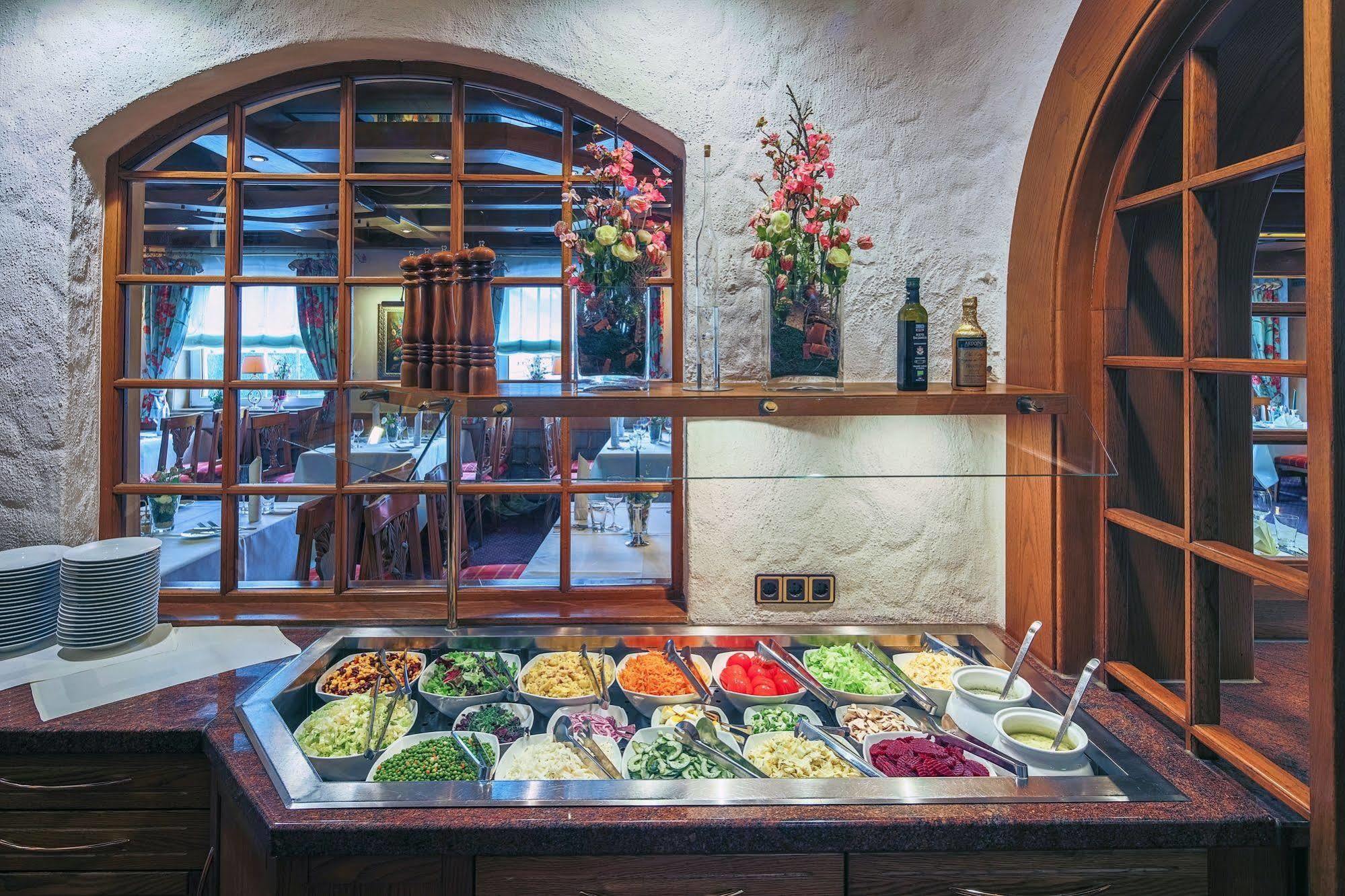 Hotel-Restaurant Kunz Pirmasens Eksteriør billede
