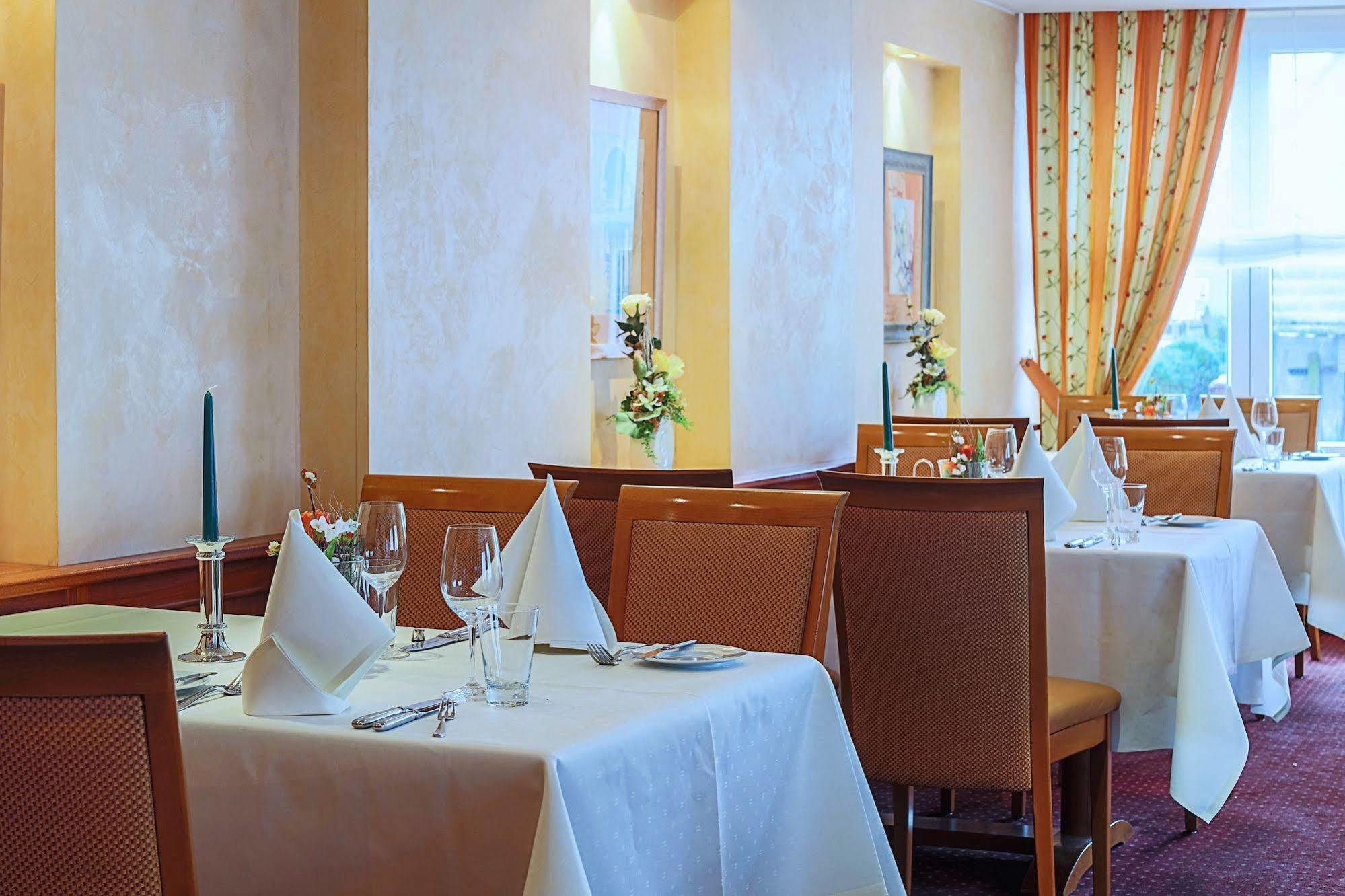 Hotel-Restaurant Kunz Pirmasens Eksteriør billede