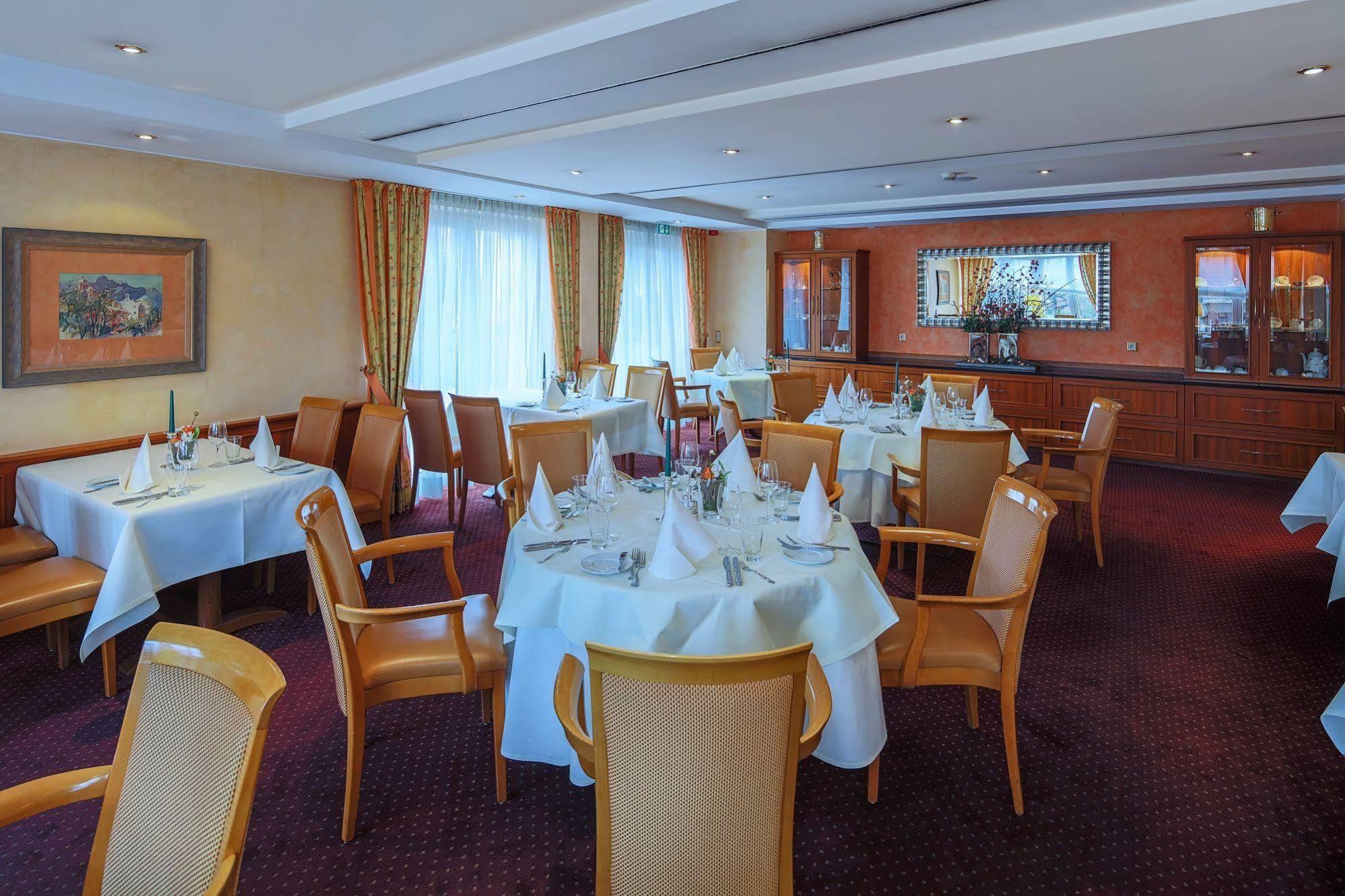 Hotel-Restaurant Kunz Pirmasens Eksteriør billede