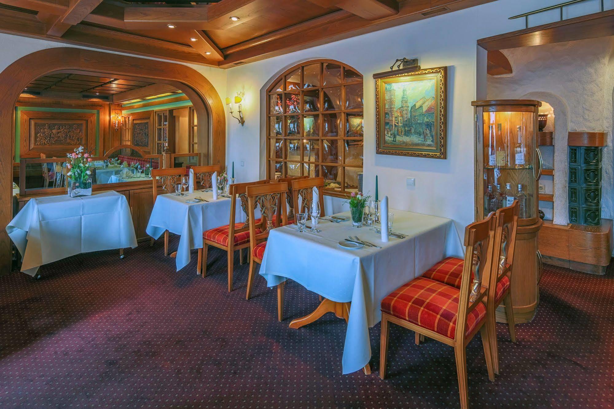 Hotel-Restaurant Kunz Pirmasens Eksteriør billede