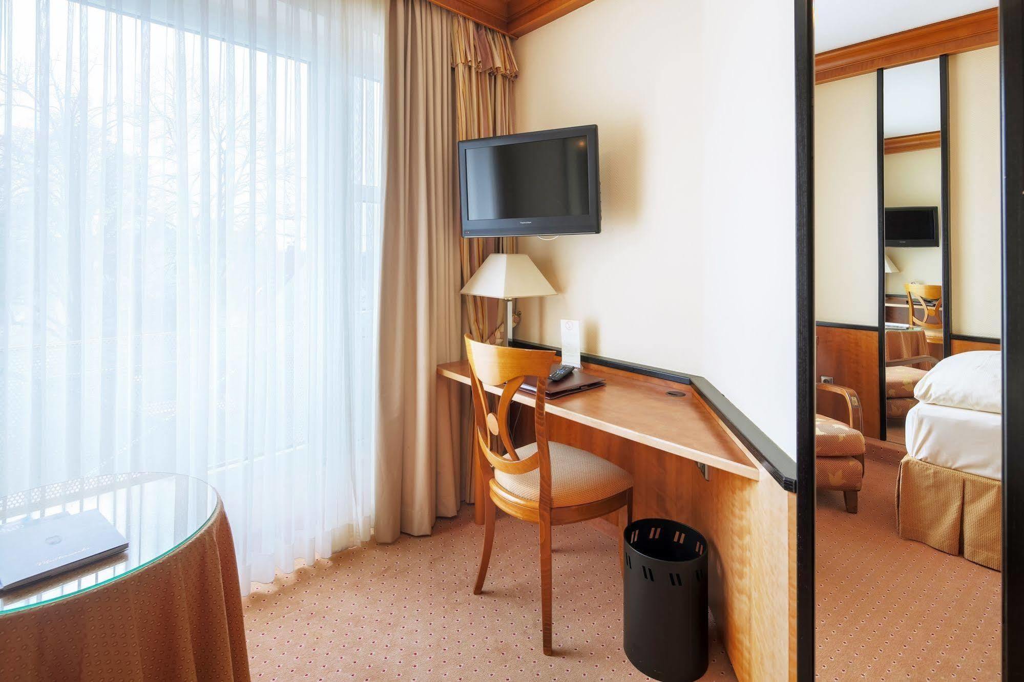 Hotel-Restaurant Kunz Pirmasens Eksteriør billede