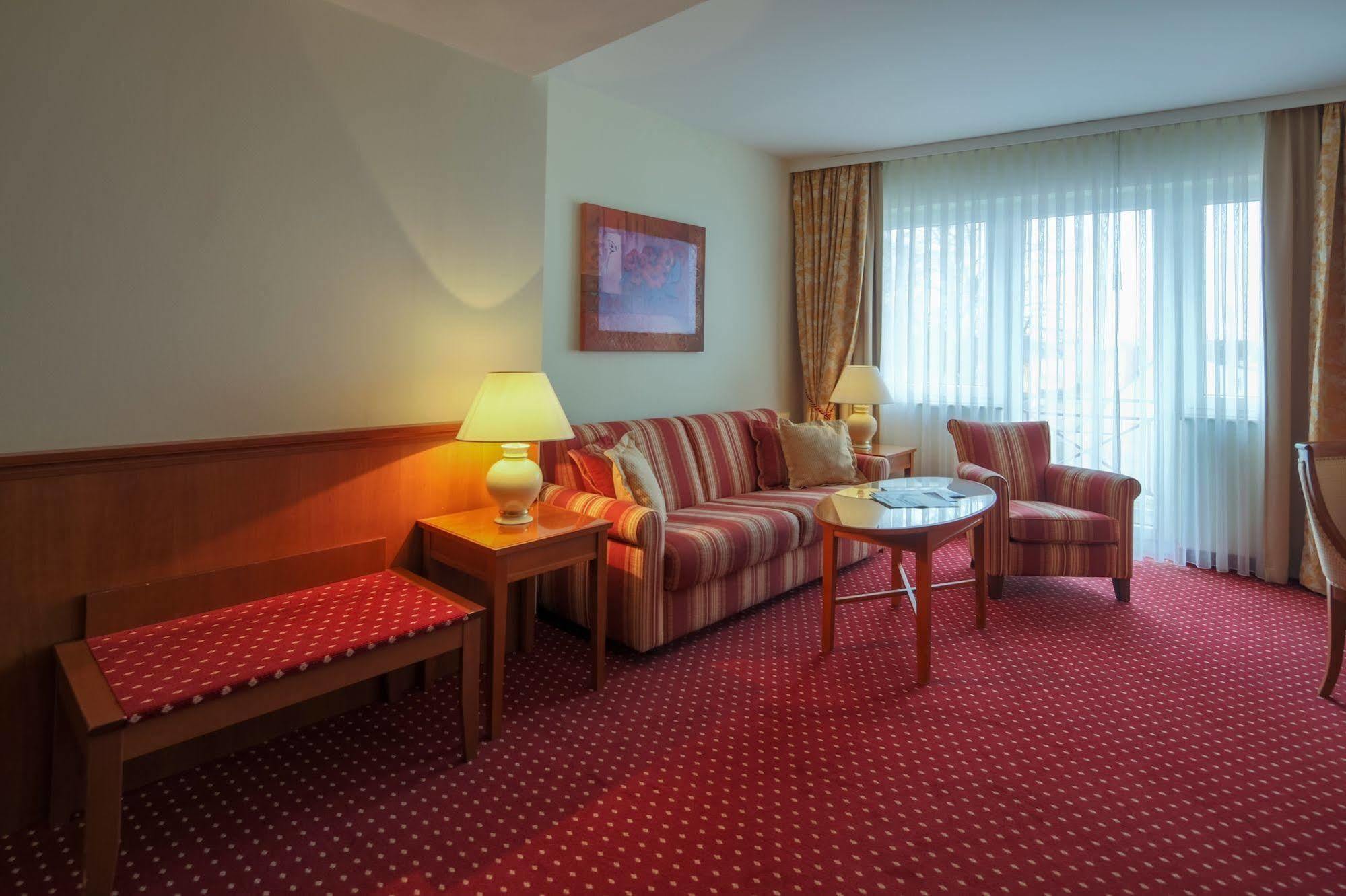 Hotel-Restaurant Kunz Pirmasens Eksteriør billede