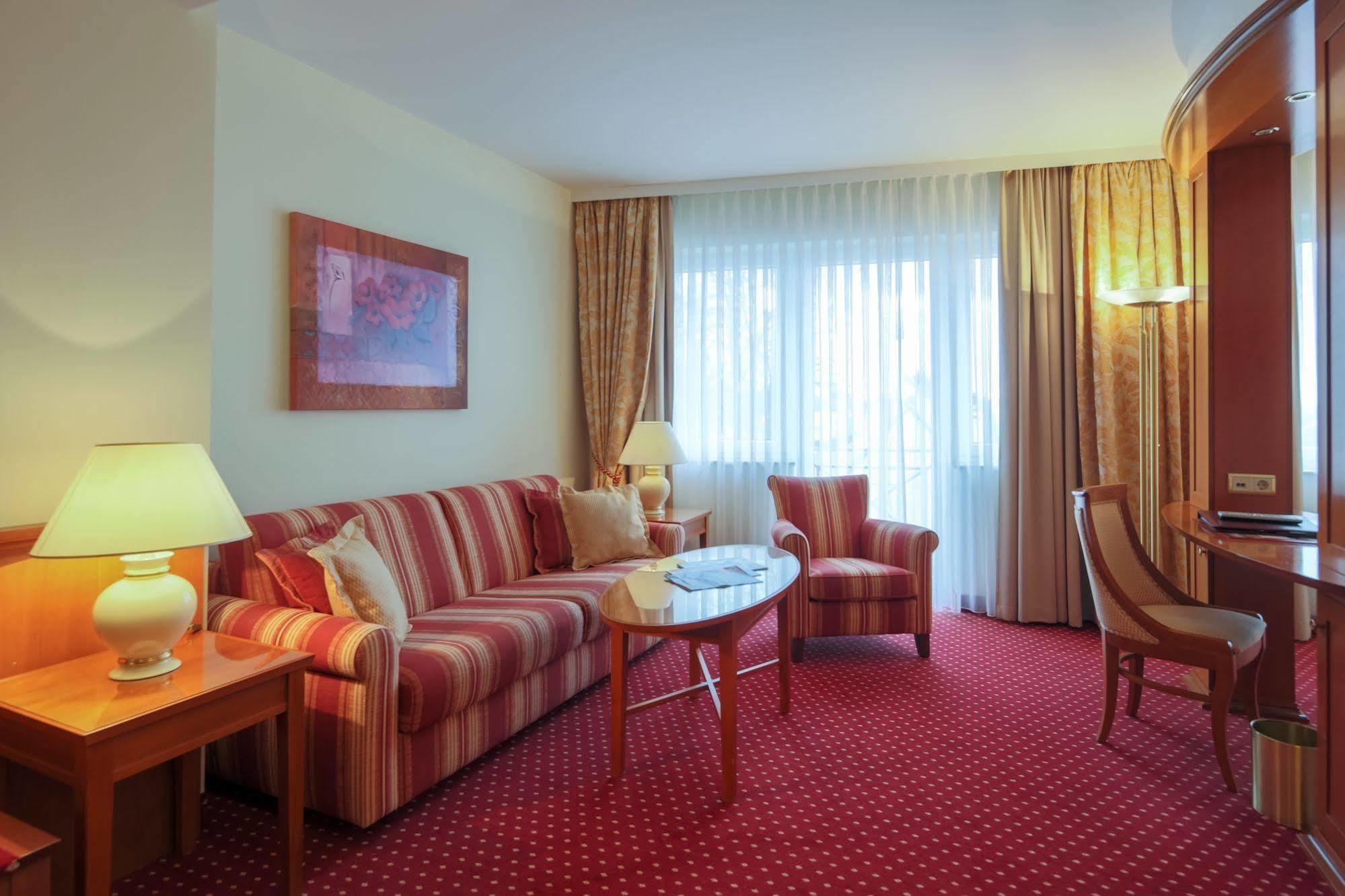 Hotel-Restaurant Kunz Pirmasens Eksteriør billede